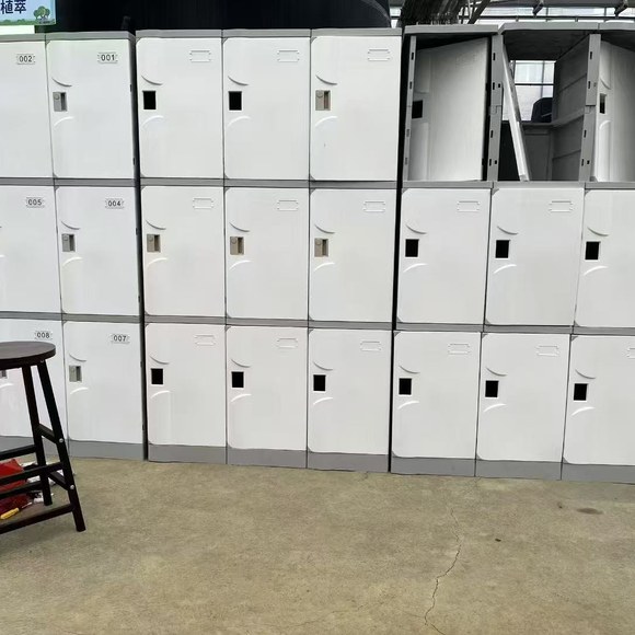 ABS全塑更衣柜防潮底座细节
