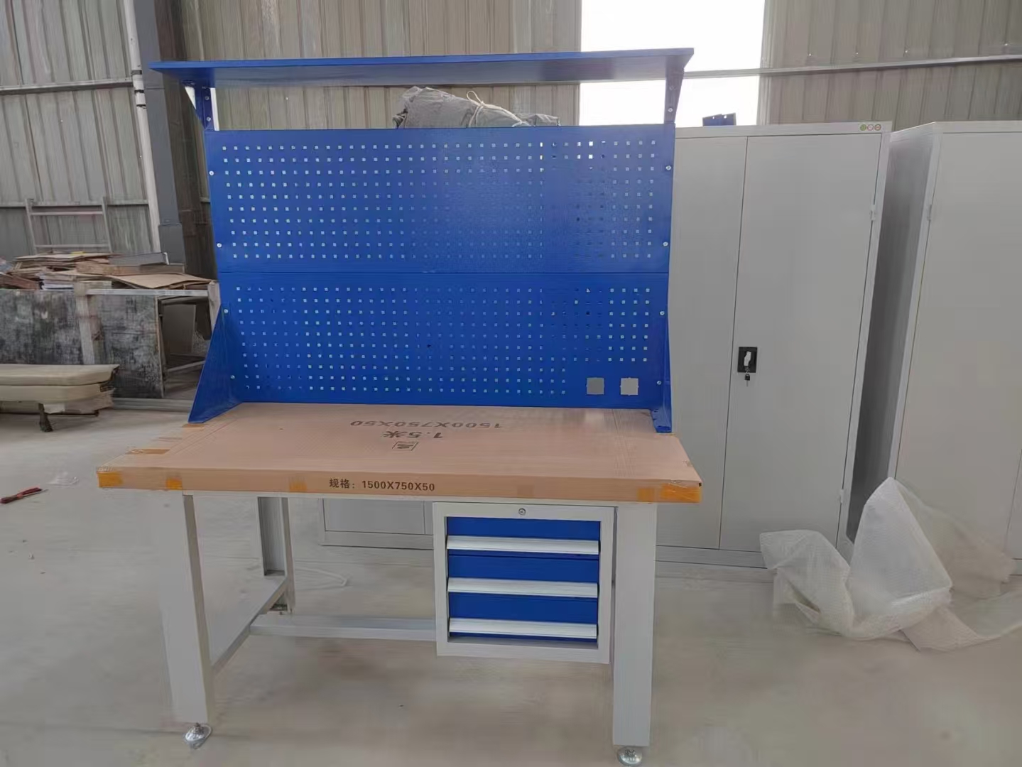天津钳工车间工作台选型实拍