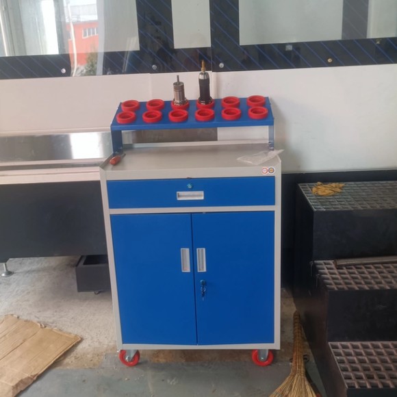 重型工具车防静电抽屉分区细节